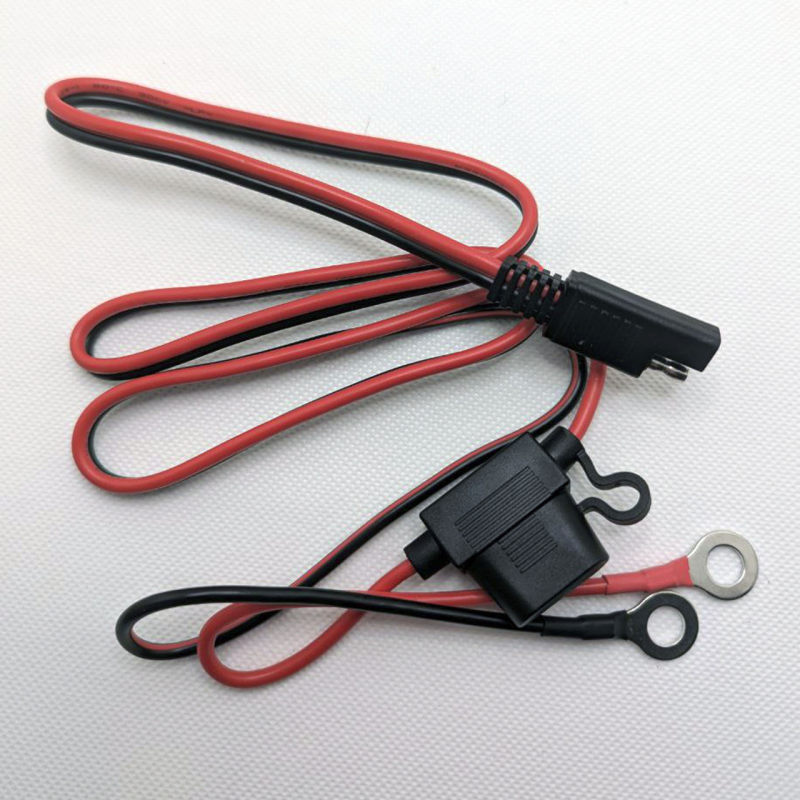 З’єднувальний кабель SAE 14 AWG з запобіжником на 10 А, довжина 100 см.